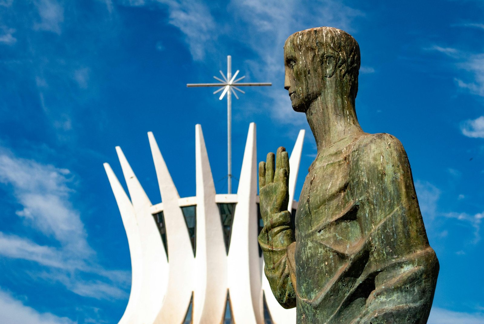 Obras de Oscar Niemeyer: Legado da Arquitetura Moderna Brasileira - Imagem do artigo original