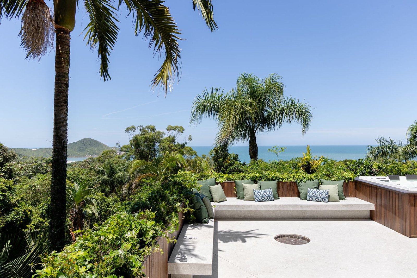 Refúgio Raízes: Arquitetura Imersa na Natureza da Praia do Rosa - Imagem do artigo original
