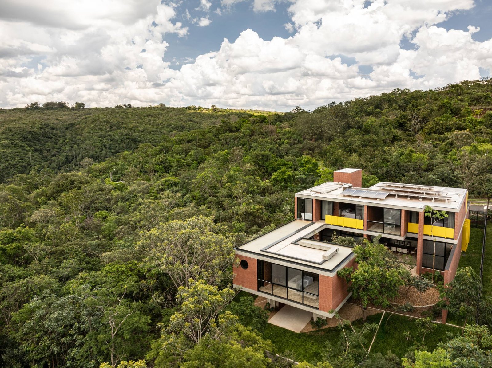 Casa das Sete Árvores: Arquitetura que Integra Natureza no Cerrado - Imagem do artigo original