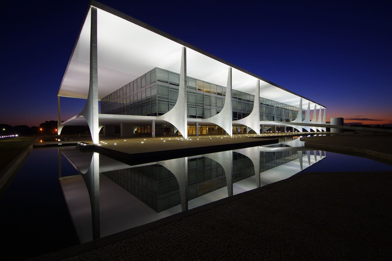 Palácio do Planalto: Ícone da Arquitetura Modernista de Brasília - Imagem do artigo original